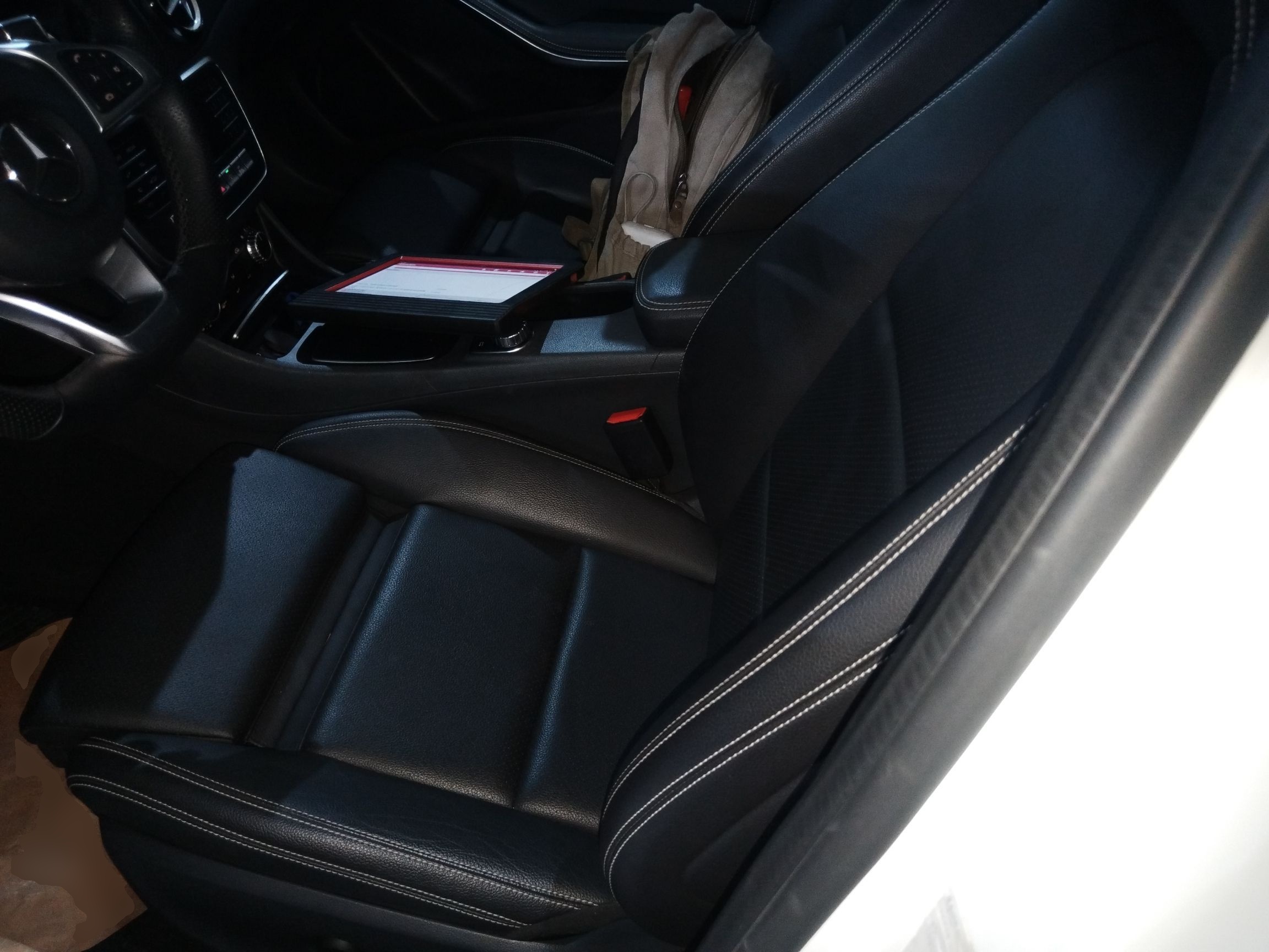 Переднее сиденье в автомобиле