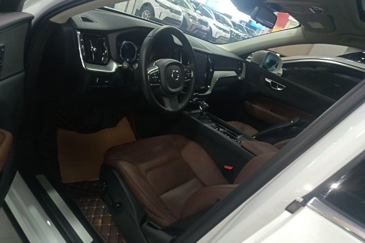 Used Volvo XC60 2019 T5 4x4 Smart Edition China VI Standard

