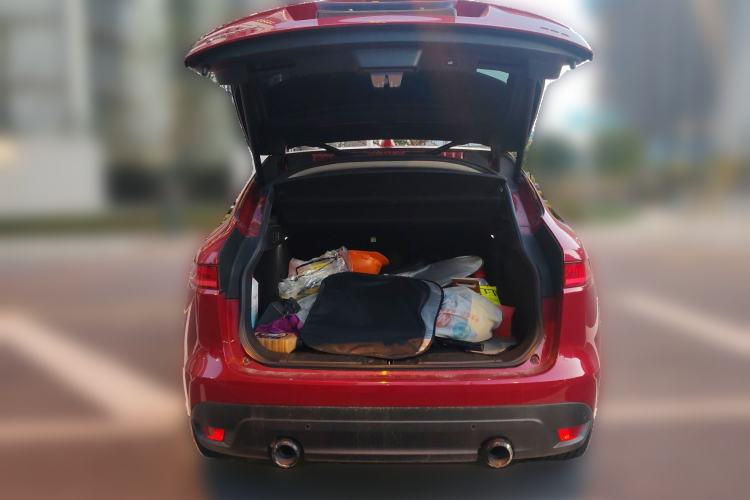 Used Jaguar F-PACE 2018 2.0T Two-Wheel Drive Urban Deluxe Edition