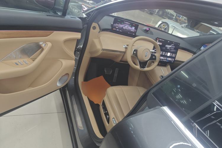 Used Hima Luxeed R7 2026 Model Range-Extending Ultra