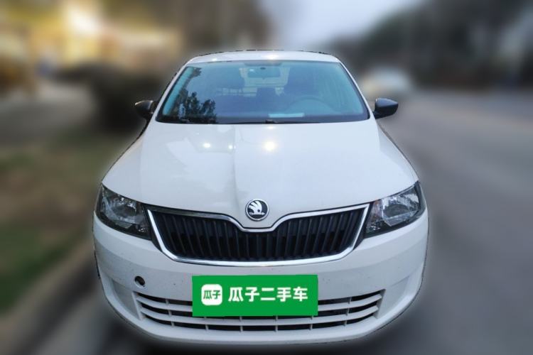 Used Skoda Rapid 2015 1.4L Manual Enjoyment Model
