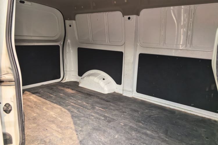 Used Chana Ruixing EM60 2023 Pure Electric Van 4525 mm Long Flat Roof with Back-Hinged Doors 2 Seats 60 kW 38.7 kWh
