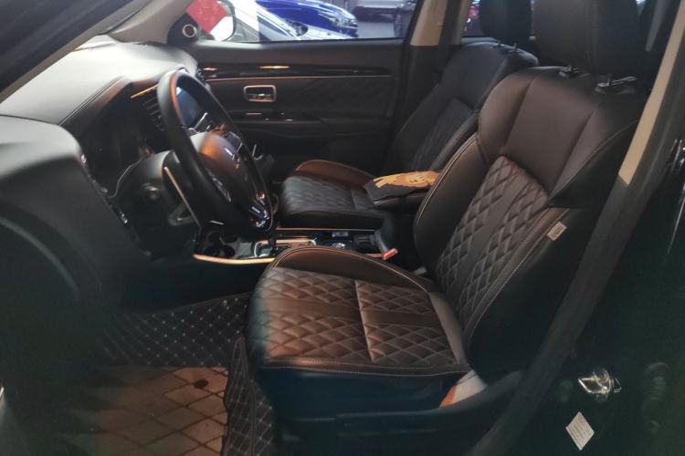 Used Mitsubishi Outlander 2021 2.4L 4x4 Zhi Xiang Edition 7 Seats