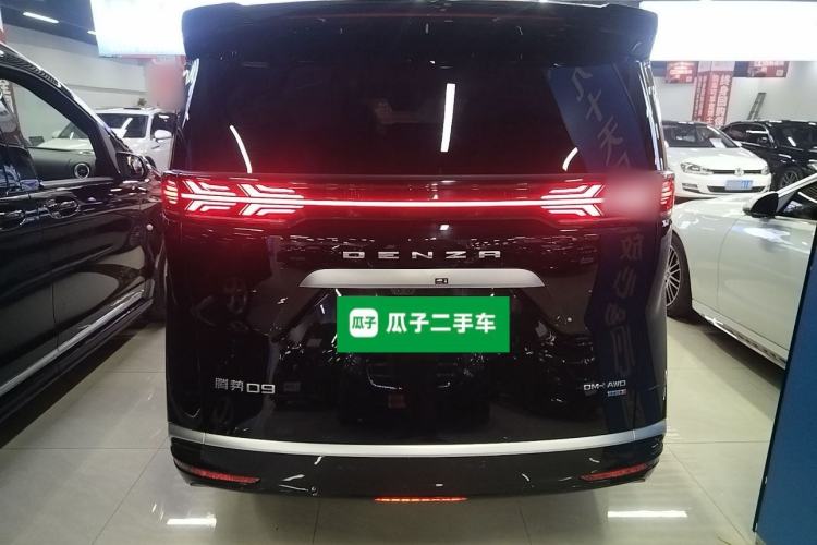 Used Denza D9 2025 DM-i Intelligent Drive 1020 Four-Wheel Drive Flagship Model