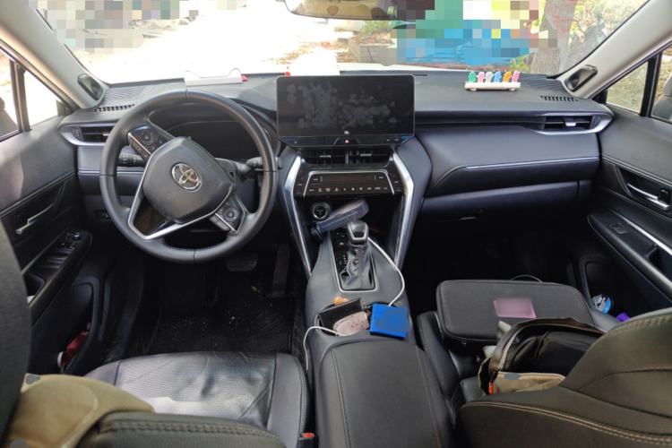 Used Toyota Venza 2023 2.5L Smart Electric Hybrid Dual-Drive Prestige Version Center Console