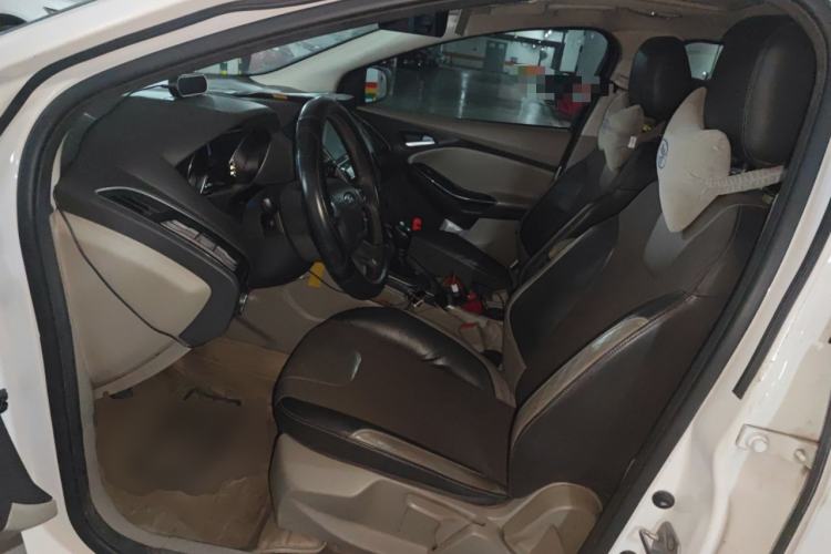 Used Ford Focus 2012 Sedan 1.6L Manual Fashion Edition
