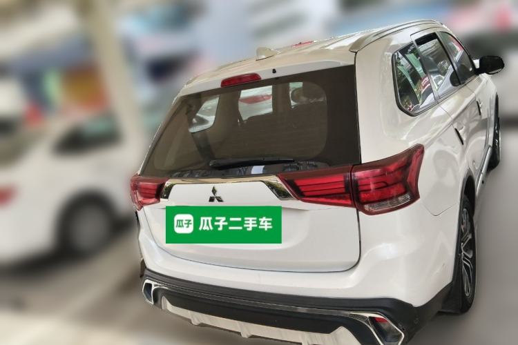 Used Mitsubishi Outlander 2018 2.0L Two-Wheel Drive Glory Edition 5 Seats Rear
