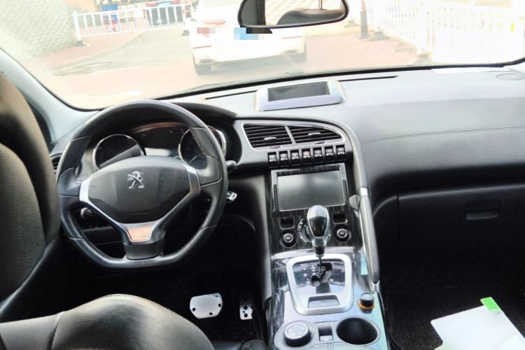 Used Peugeot 3008 2015 1.6THP Automatic Prestige Edition Center Console