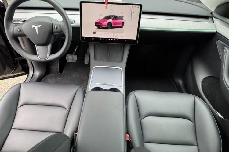 Used Tesla Model Y 2023 Rear-Wheel-Drive Version Interior 4