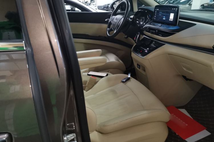 Used Buick GL8 2023 Facelifted Land Cruiser Executive Luxury Version