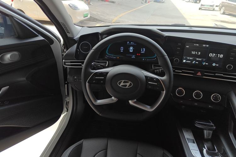 Used Hyundai Elantra 2023 1.5L CVT GLX Elite Edition Steering Wheel