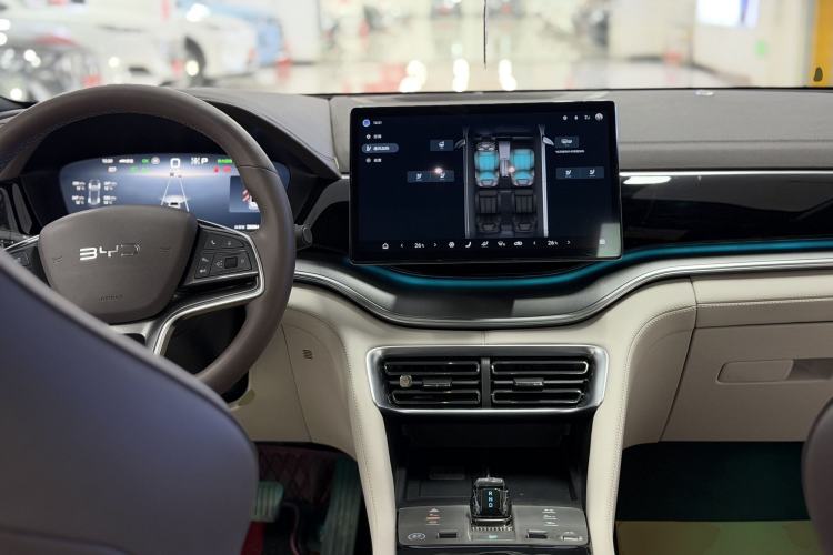 Used BYD Song PLUS New Energy 2024 Honor Edition EV 520km Flagship Model
