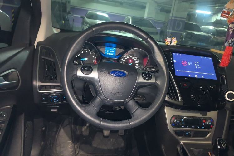 Used Ford Focus 2012 Sedan 1.6L Manual Fashion Edition
