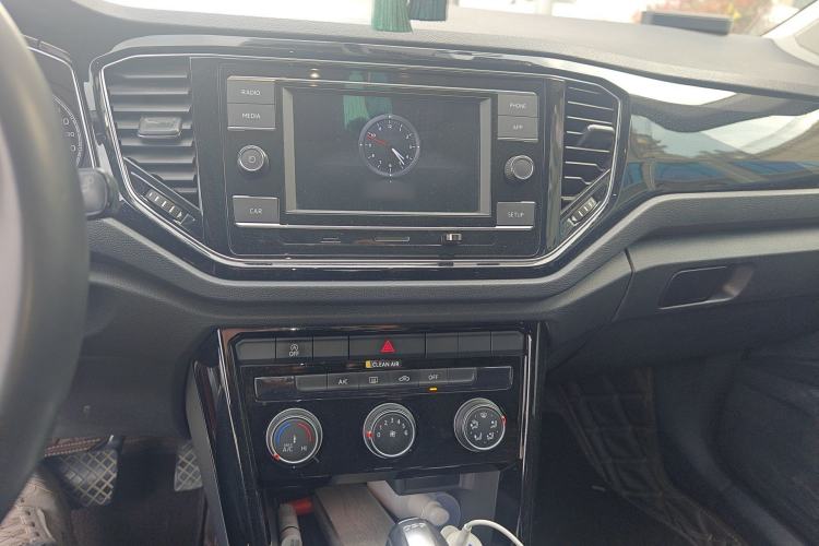 Used Volkswagen T-ROC 2018 280TSI DSG Two-Wheel-Drive Comfort Version China V Standard Audio And AC Panel