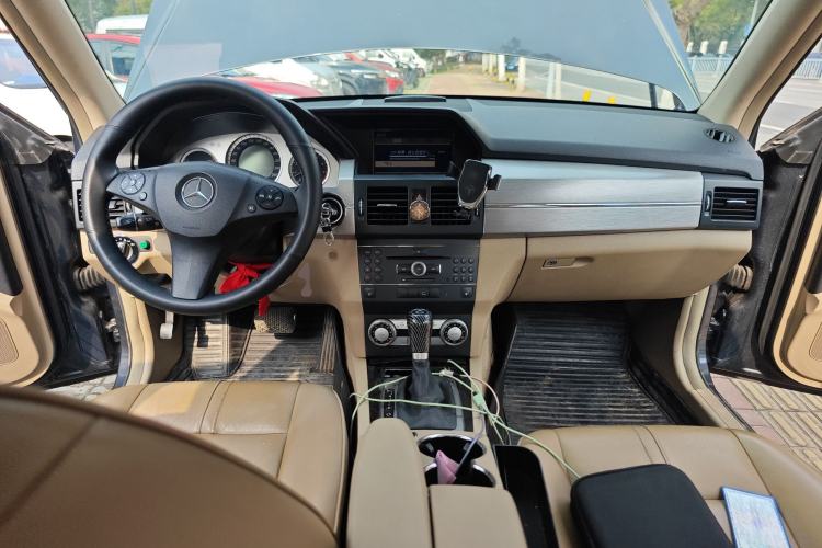 Used Mercedes-Benz GLK-Class 2008 GLK 300 4MATIC Luxury Model Center Console