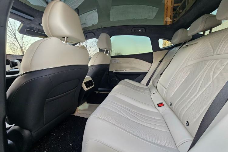 Used Geely Galaxy E8 2024 665 km Range Rear-Drive Starship Long-Range Version