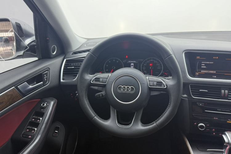 Used Audi Q5 2017 Plus 40 TFSI Comfort Model Interior 2