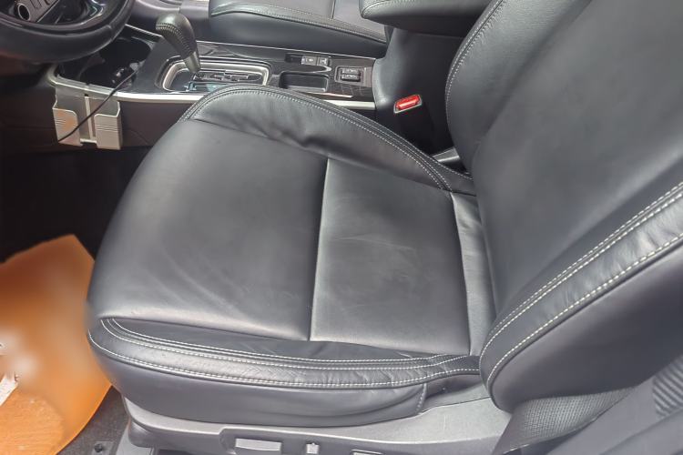 Used Mitsubishi Outlander 2020 2.0L Two-Wheel Drive Enjoyment Version 5 Seats Left Front Seat