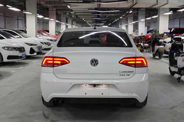 Used Volkswagen Lamando 2015 230TSI DSG Fashion Edition
