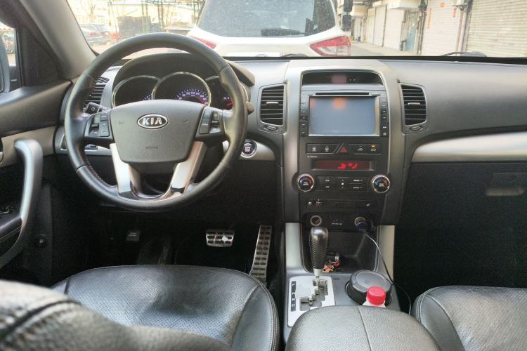 Used Kia Sorento 2009 2.4L Ultimate Edition Center Console