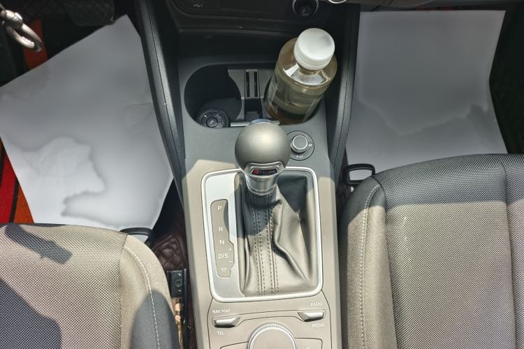 Used Audi Q2L 2021 35 TFSI Progressive Dynamic Edition Gear Lever