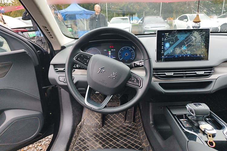 Used Hongqi E-QM5 2022 431 km Charge & Enjoy Edition