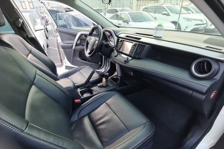 Used Toyota RAV4 2016 2.0L CVT Two-Wheel Drive Fashion Edition China V Standard