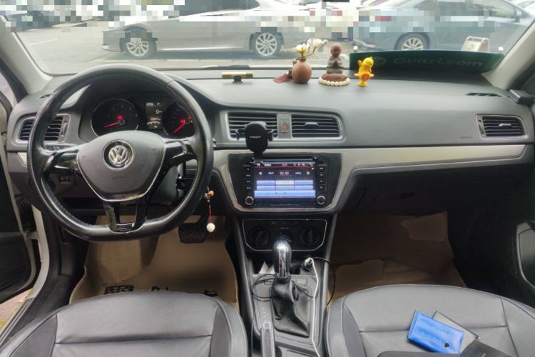 Used Volkswagen Lavida 2015 1.6L Automatic Comfort Edition Center Console