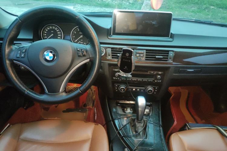 Used BMW 3 Series 2010 325i Sport Edition Center Console