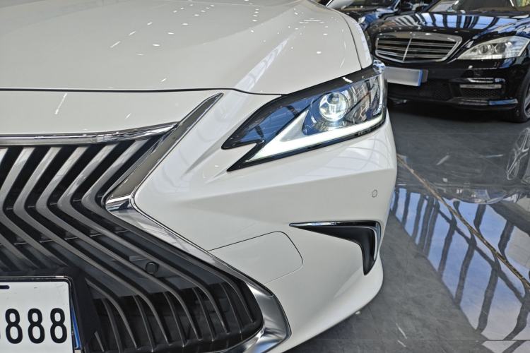 Used Lexus ES 2020 300h Premier Edition