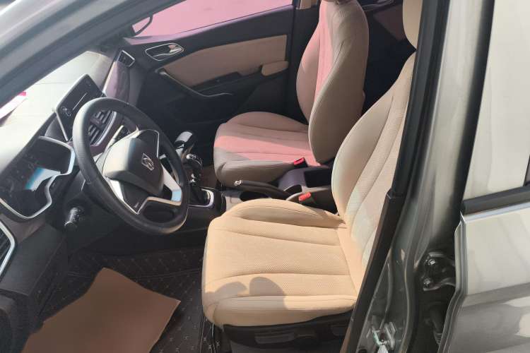 Used Baojun 310W 2017 1.5L Manual Comfort Version China VI Emission Standard