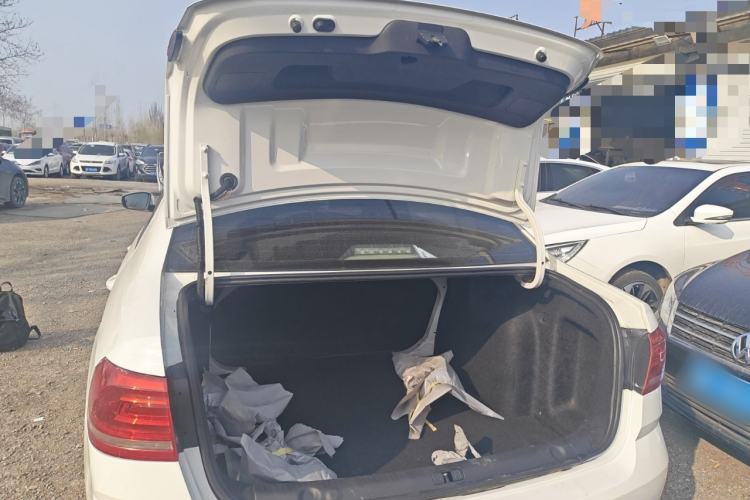 Used Volkswagen Lavida 2015 1.6L Manual Fashion Edition
