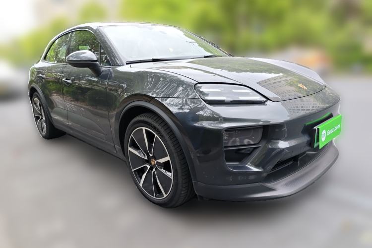 Used Porsche Macan 2024 Macan 4 Front Right 45 Deg