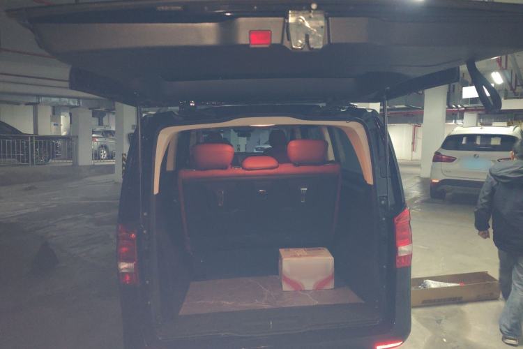 Used Mercedes-Benz Vito 2024 2.0T Elite Version 7 Seats Trunk