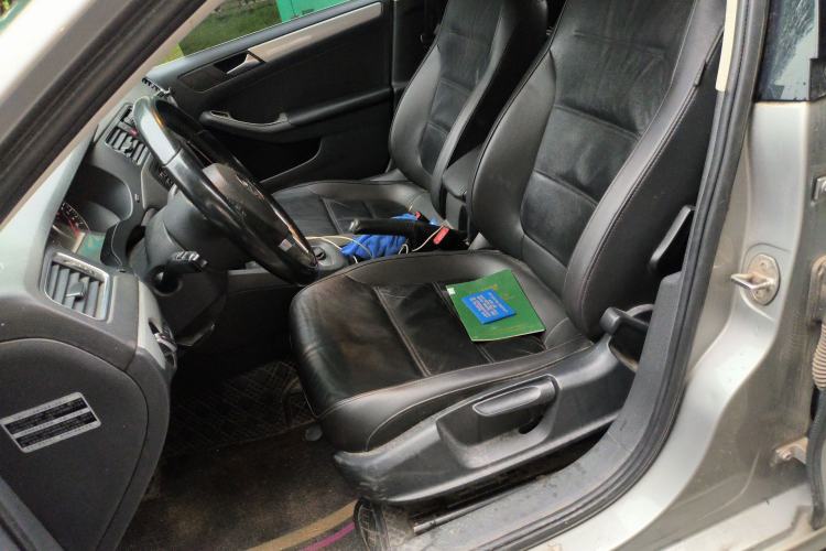 Used Volkswagen Sagitar 2014 1.4TSI Automatic Luxury Model Left Front Seat