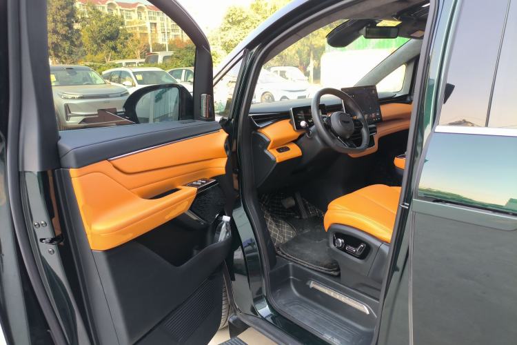 Used Geely Galaxy LEVC L380 2025 805 km Flagship Version All-Wheel Drive