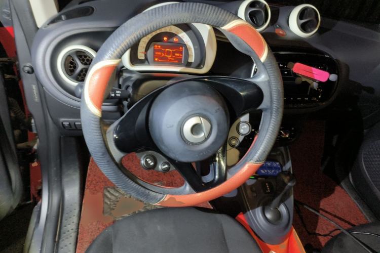 Used smart fortwo 2015 1.0L 52 kW hardtop Dynamic version