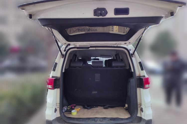 Used HYOSOW H3 2015 1.5L manual Comfort trim level Trunk