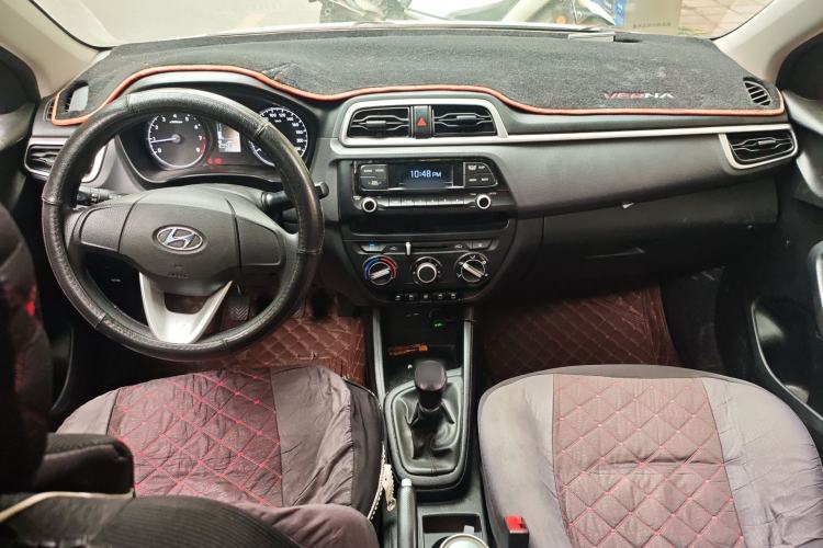 Used Hyundai Verna (older generation) 2017 1.4L Manual Colorful Skyroof Version China V Standard Center Console