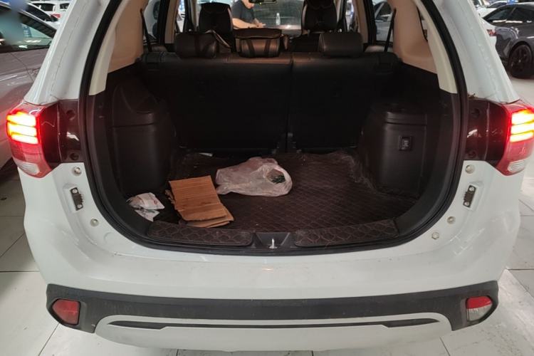 Used Mitsubishi Outlander 2019 2.0L Two-Wheel Drive Comfort Edition 5 Seats China VI Standard
