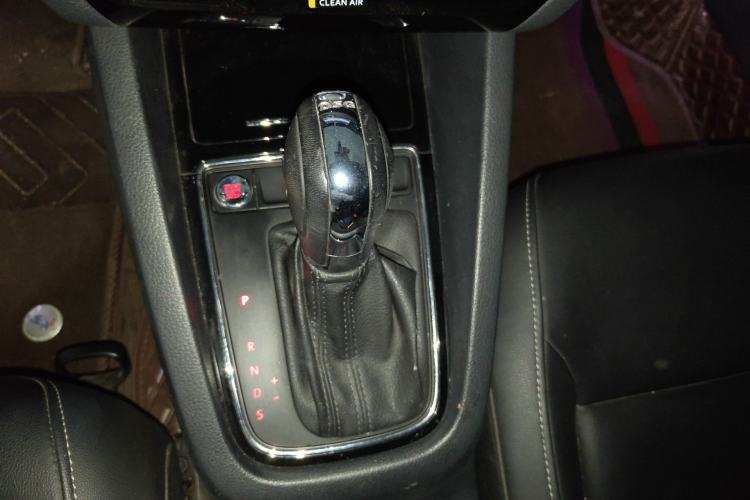 Used Volkswagen Sagitar 2018 280TSI DSG Ignite Edition Gear Lever