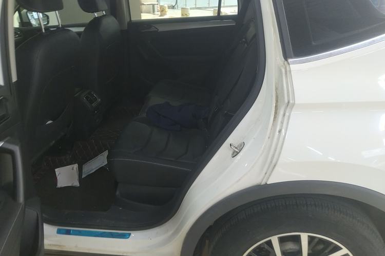 Used Volkswagen Tiguan L 2017 330TSI Automatic Two-Wheel Drive Comfort Edition Left Rear Seat