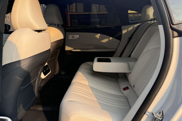 Used Geely Galaxy E8 2024 665 km Range Rear-Drive Starship Long-Range Version