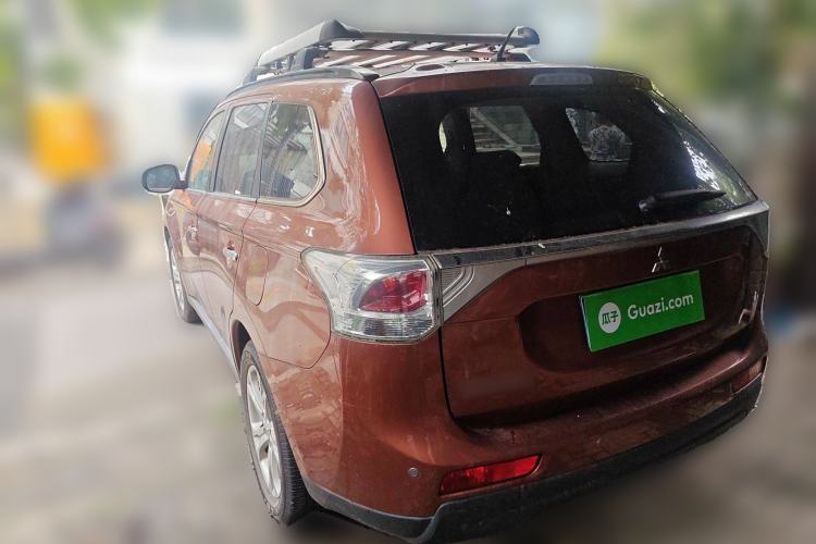 Used Mitsubishi Outlander 2013 2.4L Four-Wheel Drive Luxury Navigation Version 7 Seats