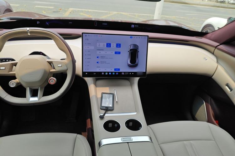 Used Xiaomi Auto YU7 2025 Ultra-Long Range High-Performance All-Wheel-Drive Max Edition Center Console