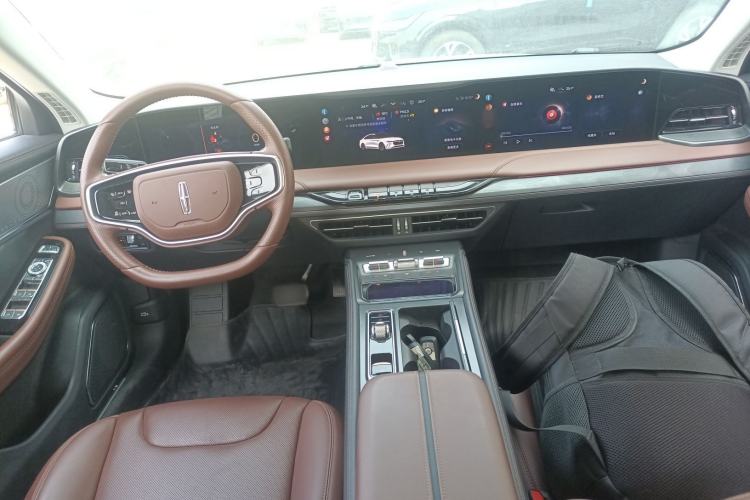 Used Lincoln Z 2025 2.0T Prestige Hybrid Edition Center Console