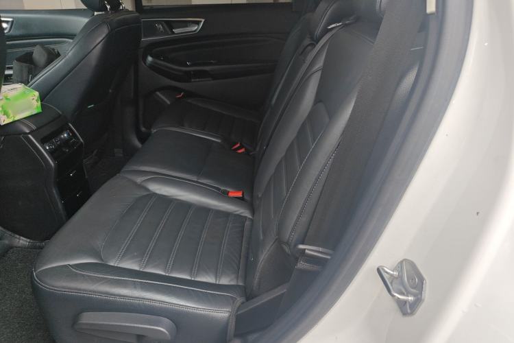 Used Ford Edge 2015 2.0T GTDi Two-Wheel-Drive High-Line Version
