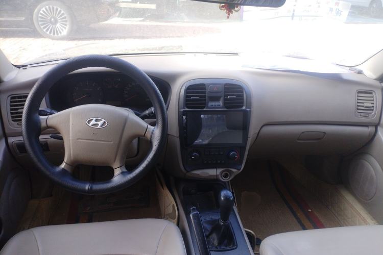 Used Hyundai MoInca 2009 1.8L Manual Comfort Edition GL Center Console