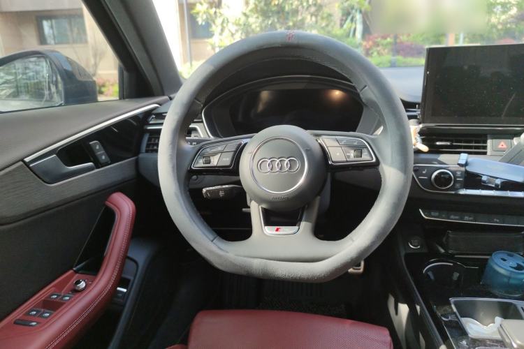 Used Audi A4L 2023 40 TFSI Luxury Dynamic Model Steering Wheel
