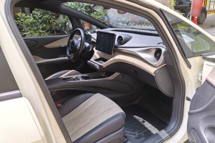 Used BYD Dolphin 2024 Honor Edition 420km Freedom Version Interior 2